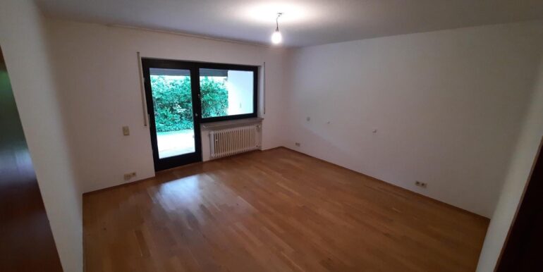 Elternschlafzimmer EG ...