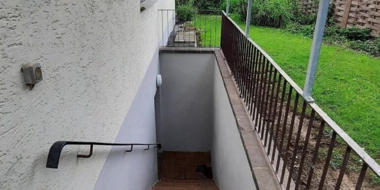 Kelleraußentreppe ...