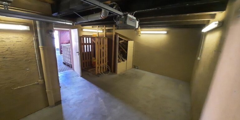 Garage 1 ...