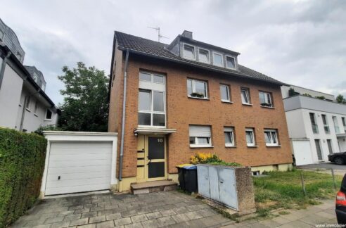 Straßenansicht ...