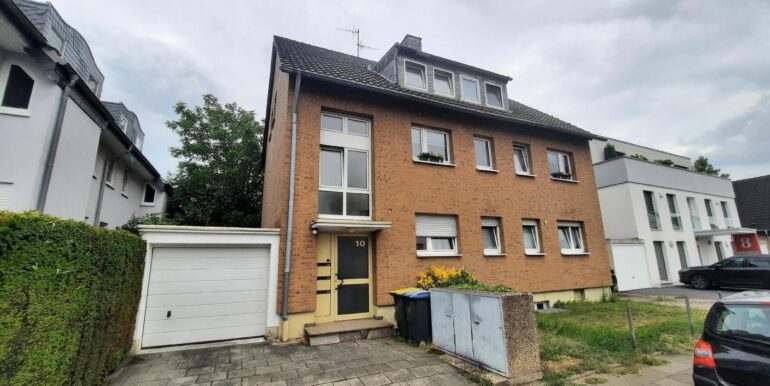 Straßenansicht ...