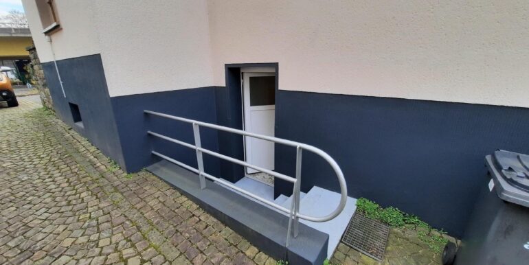 Kelleraußentreppe ...