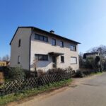 Straßenansicht links