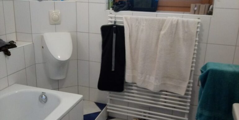 Tageslicht-Bad mit Wanne ...