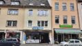 Straßenansicht ...