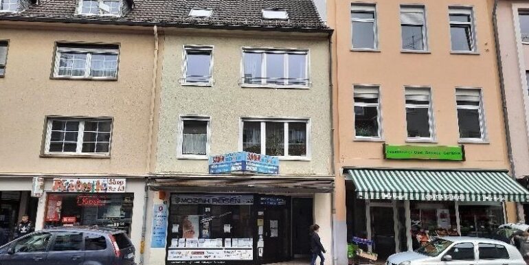 Straßenansicht ...