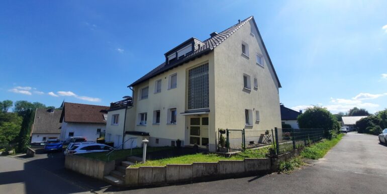 Straßenansicht ...