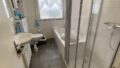 Badezimmer (Dusche u. Wanne) ...