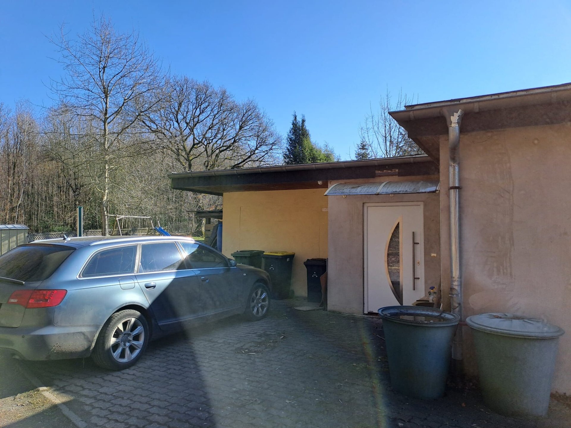 KFZ-Stellplätze ...