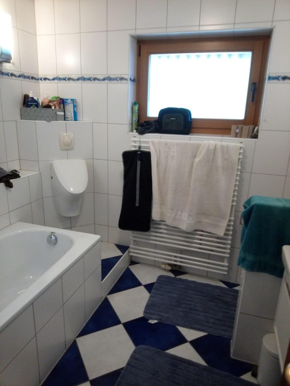 Tageslicht-Bad mit Wanne ...