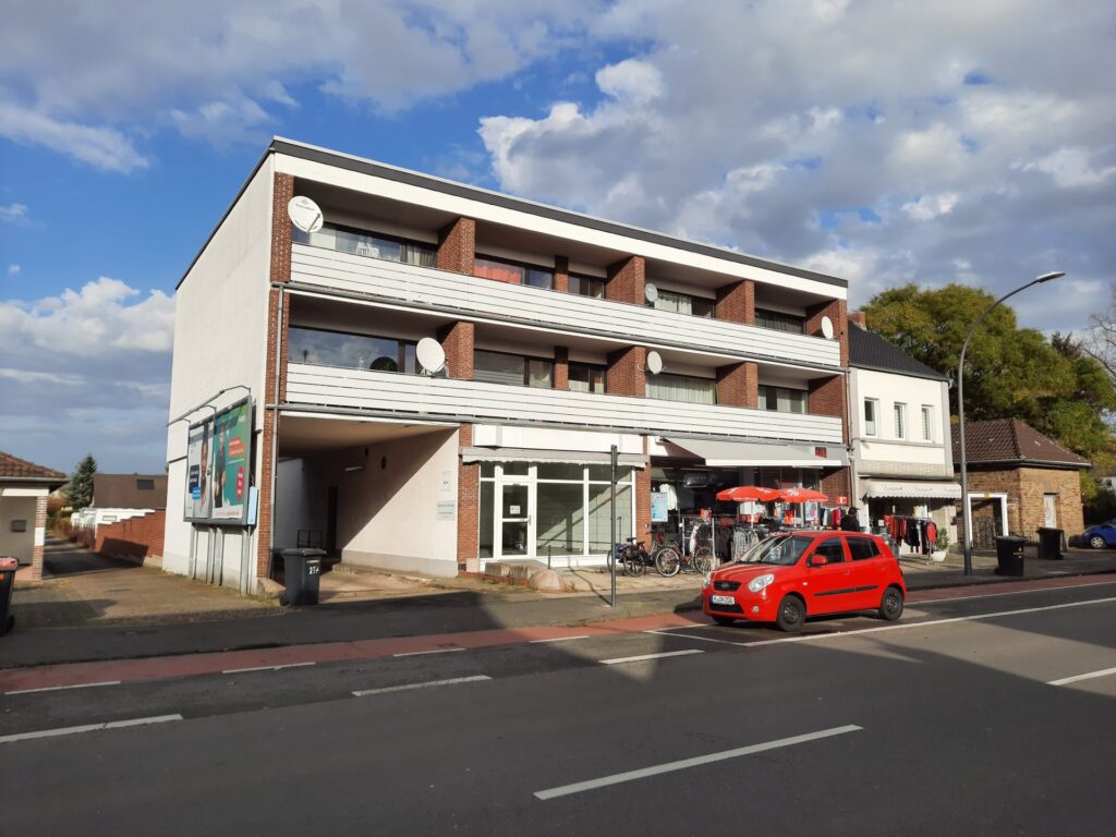 Straßenansicht 1