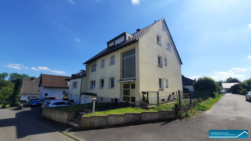 Straßenansicht ...